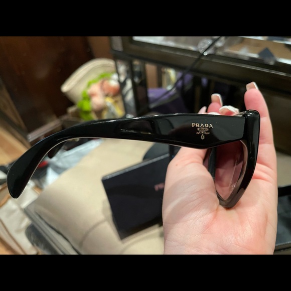 Prada sunglasses - Picture 6 of 7